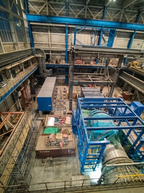 Силовое оборудование в главном корпусе Южно-Якутской ТЭС.jpg