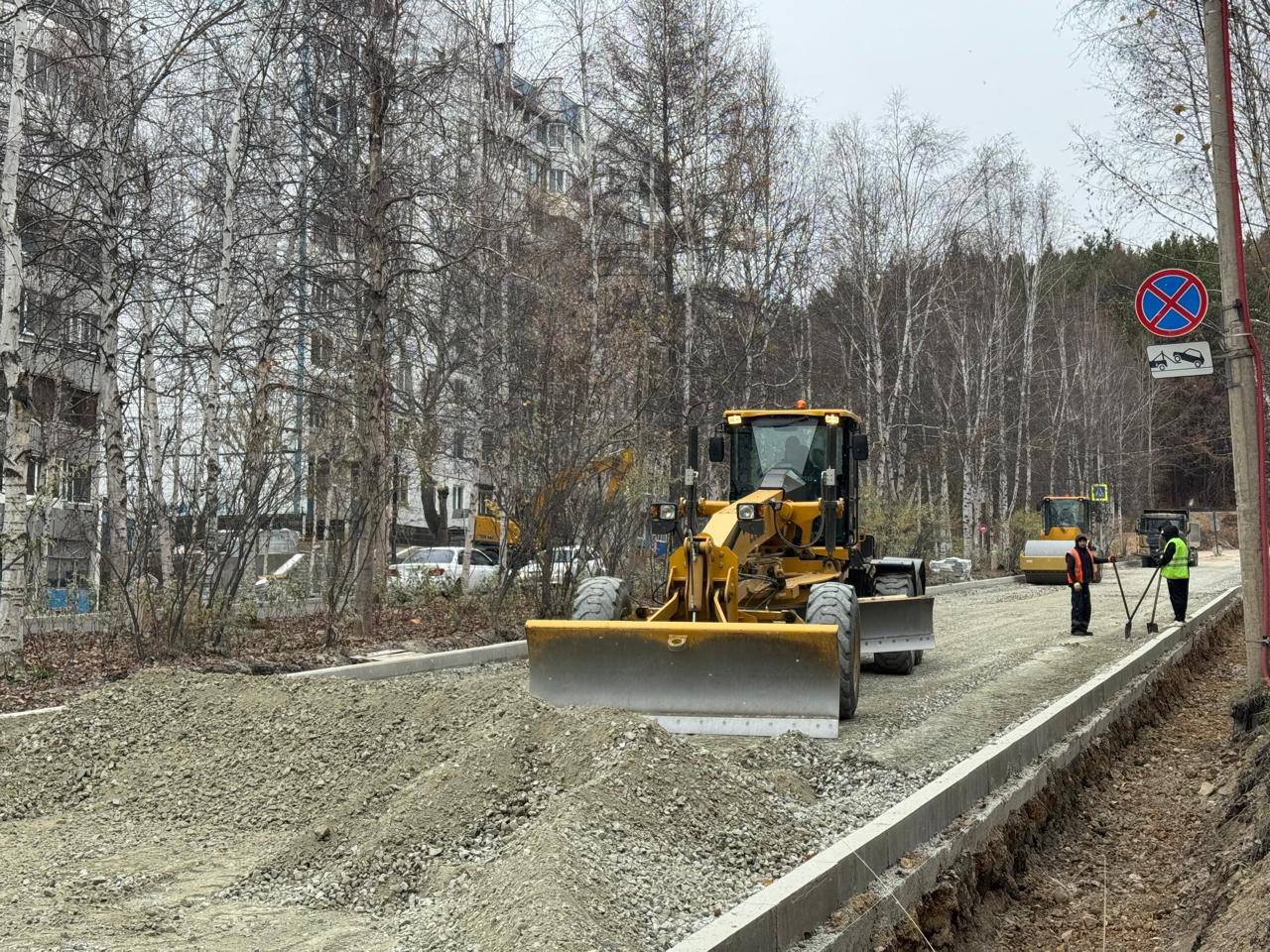 При этом строители используют щебеночно-песчаную смесь для уравнивающего слоя и фракцию от 4 до 32 мм непосредственно для асфаль.jpg