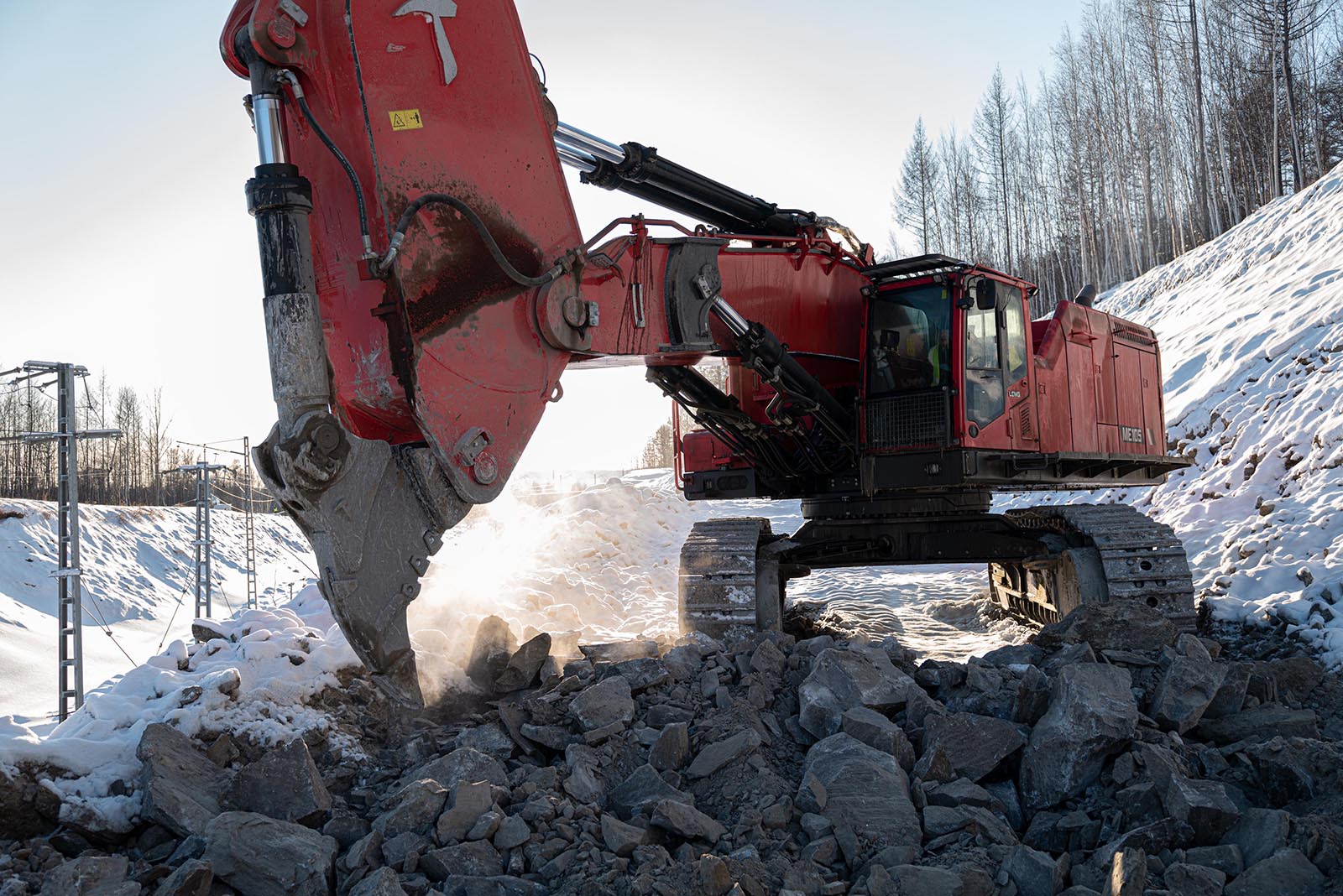 На участке разрабатывают две выемки общим объемом более 3 миллиона кубометров грунта..jpg