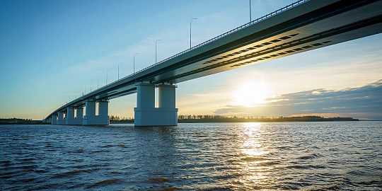 Движение по новому мосту через Обь в Сургуте открыто