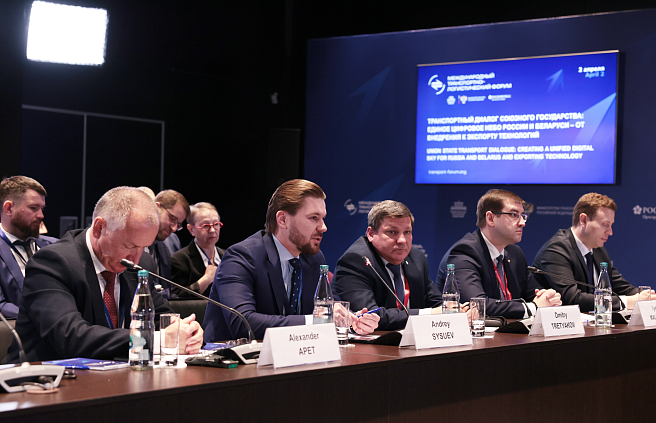 Андрей Сысуев, заместитель генерального директора по ИТ ГК «Нацпроектстрой», представил результаты внедрения беспилотного катка.png