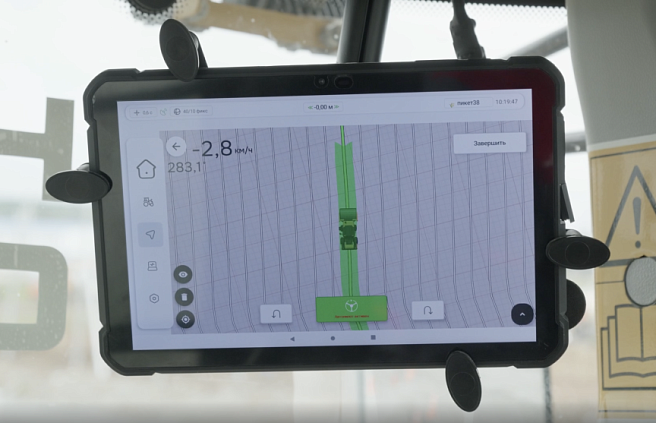 Нацпроектстрой и АО «ГЛОНАСС» испытали на М-12 первый в России беспилотный каток.png