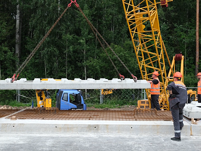 Natsproektstroy and Russian Railways are completing the construction of a testing ground for the first field tests of a non-ballast high-speed railway track.