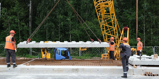 Natsproektstroy and Russian Railways are completing the construction of a testing ground for the first field tests of a non-ballast high-speed railway track.