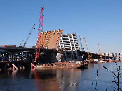 The first raising of the Bolshoy Smolensky Bridge has begun