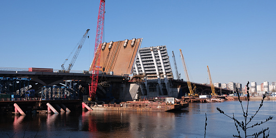 Началась первая разводка Большого Смоленского моста