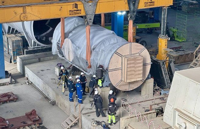 Строители Нацпроектстроя установили турбину Артёмовской ТЭЦ-2 на фундамент.jpg